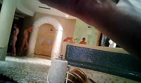 Close-up vista di orge amatoriali italiane femboy capezzoli gonfi
