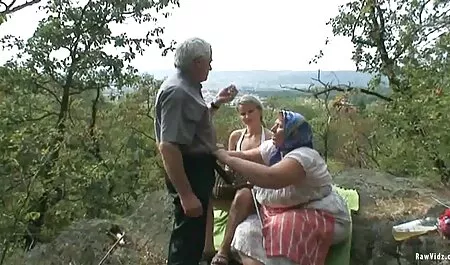 Lui le fa schizzare e cums nella sua figa orge italiane video pelosa