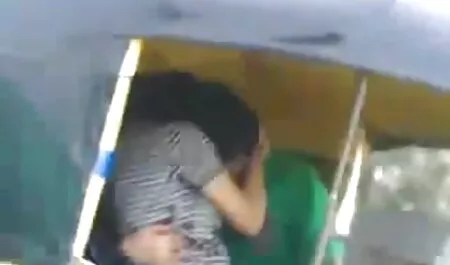 Pulcino porno orge casalinghe caldo si spoglia e si scopa le dita la sua figa