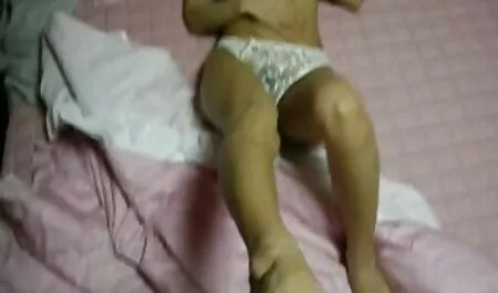 Tatuato babe si masturba giocattolo la sua figa succosa orgia mature italiane e culo