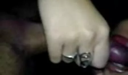 La moglie sexy orgia italiana amatoriale succhia e cavalca il cazzo fino a quando non schizza e ingoia sperma