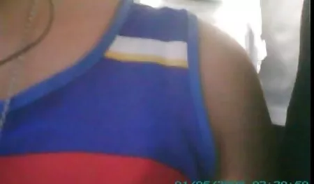 Giovane ragazza Alyssa cerca anale crimpeye video porno orge italiane sul divano nero