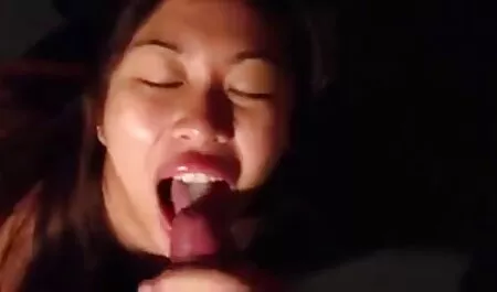 Shemale pompa gli orgia porno italiana occhiali stretti in un sesso a quattro vie pazzo