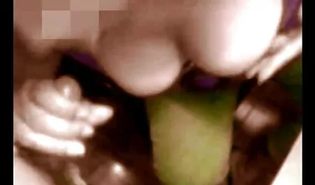 Vecchia nonna in lingerie rossa con Doppia penetrazione film porno orge italiane