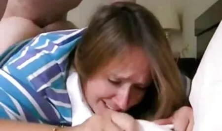 Principessa si spoglia e si xxx orge italiane scopa le dita il suo tunnel dell'amore