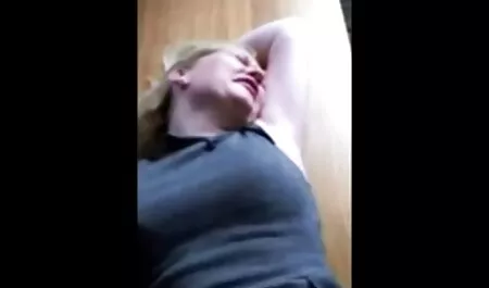 Macho Ryan Reid tira il suo grosso cazzo e schizza video porno orge italiane con sperma