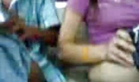 Nervoso ragazza pissing in orge italiane casalinghe mutandine in sala d'attesa