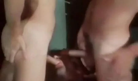 Succhiare gemendo papà in gloryhole in casalinghe in orgia due modi