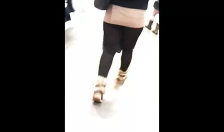 Giovane ragazza bruna porno orge italiane cattivo divertimento