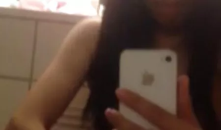 La prostituta punk mature orge italiane teenlice Pink ottiene il dominio su un grosso cazzo grosso - MOFOS