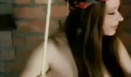 Bionda pallida scopata da un video porno di orge italiane cazzo nero